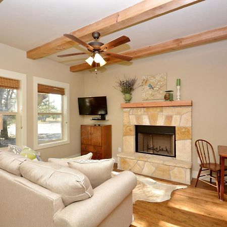 Cabins At Flite Acres - Desert Willow Wimberley Esterno foto